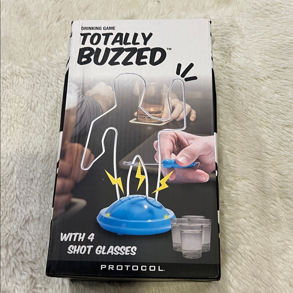 Ultimate Party Fun! Totally Buzzed Drinking Game with 4 Shot Glasses NIB